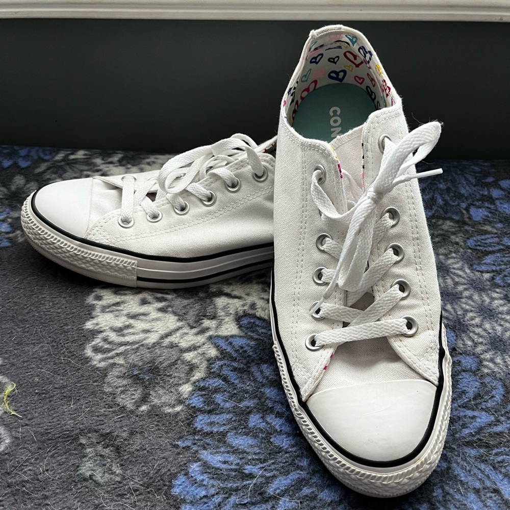 Converse All Star White Lined with Hearts Women Sz 10